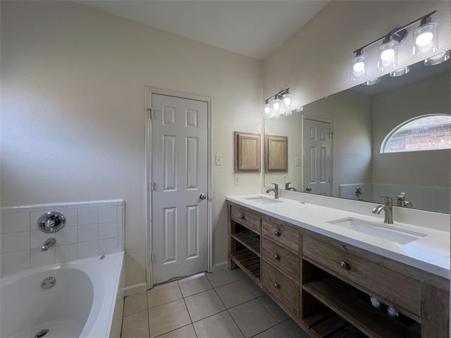 Building Photo - 2323 Dogwood Dr