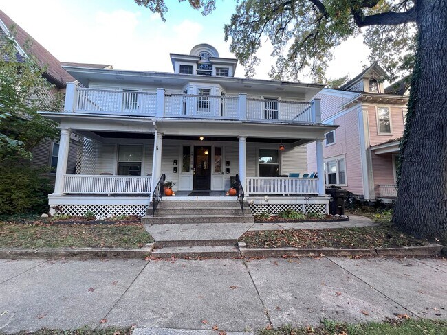 Building Photo - 641 Parkwood St NE