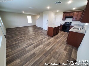 Building Photo - 743 Retama Pass