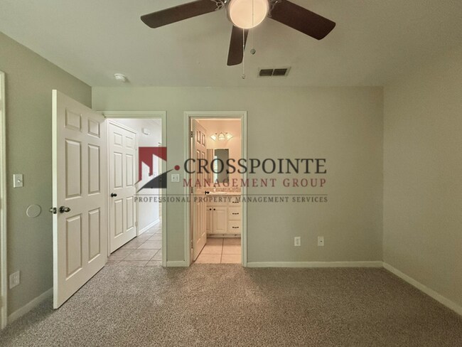 Building Photo - Tour Today! 2 Bedroom, 2 Bathroom Duplex!