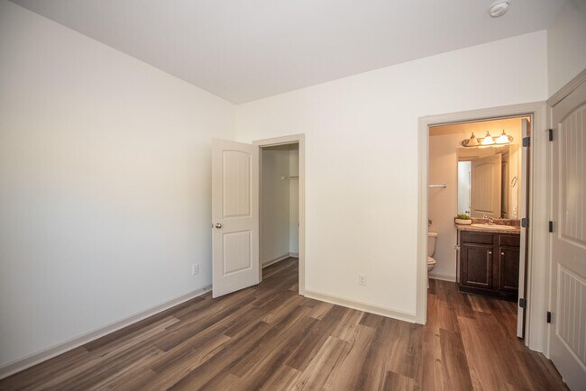 Building Photo - 915 Erika Ln