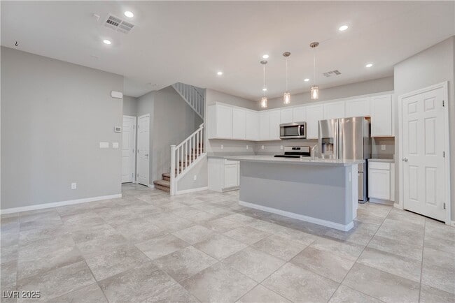 Building Photo - 10673 Sariah Skye Ave