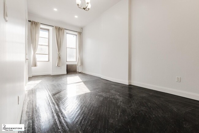 Building Photo - NO FEE! Carroll Gardens: Mint and Chic Dup...