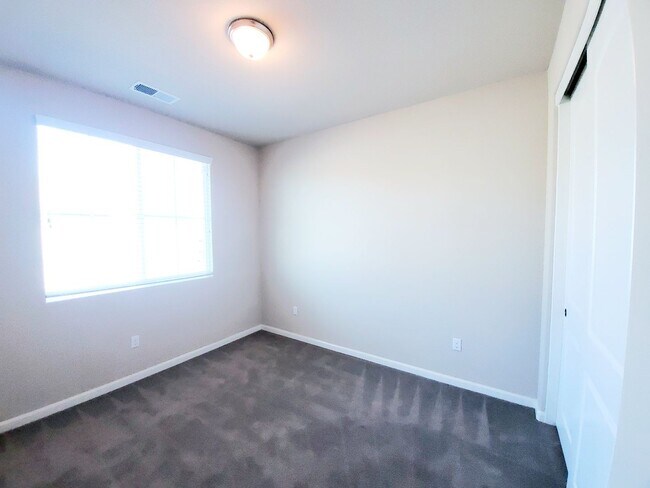 Building Photo - 618 Montage Cir