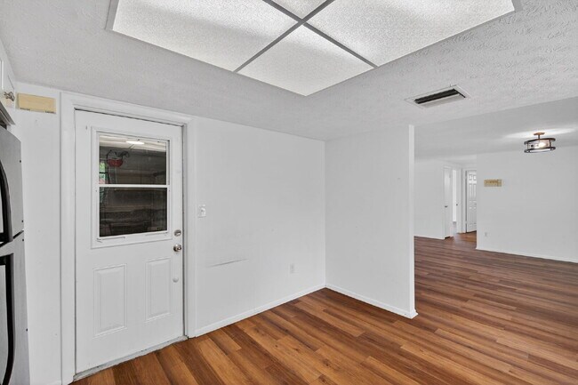Building Photo - Beautiful 2 Bedroom, 2 Bathroom, 1 Car Garage home for rent.
