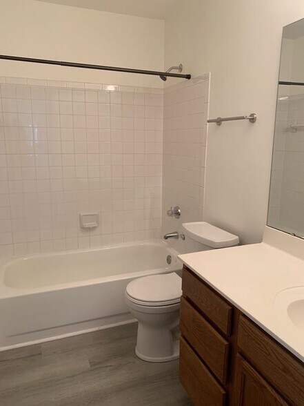 Building Photo - 18883 Vineyard Point Ln