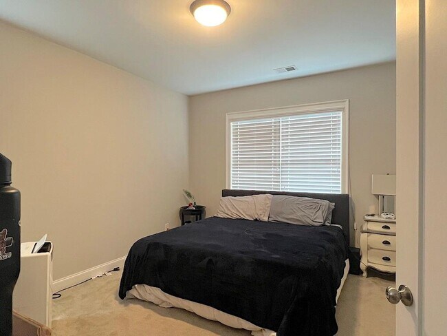 Building Photo - 640 Hanlon Way