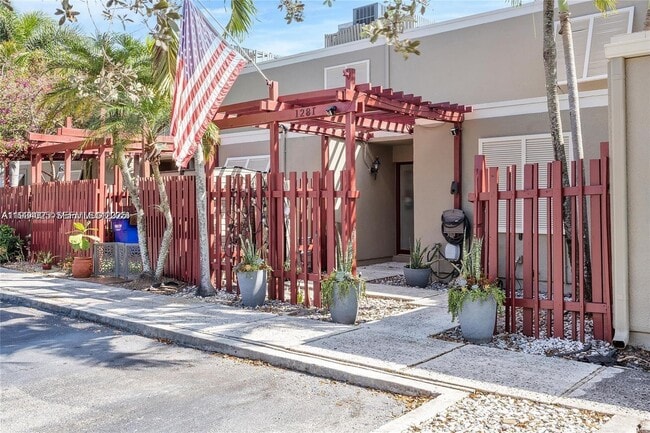 Building Photo - 1281 W Fairway Rd