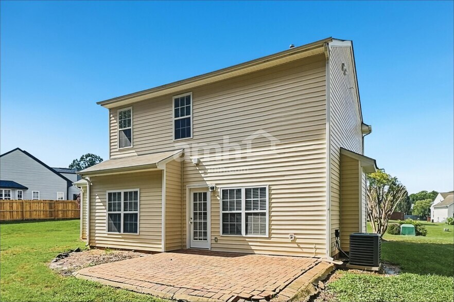 Building Photo - 241 Brook Glen Dr