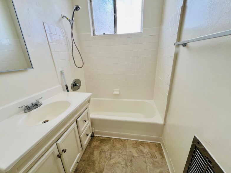 Building Photo - 4475 Murietta Ave