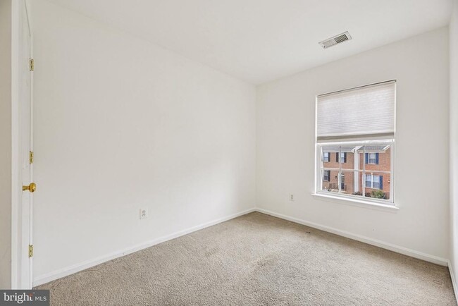 Building Photo - 633 Baystone Ct