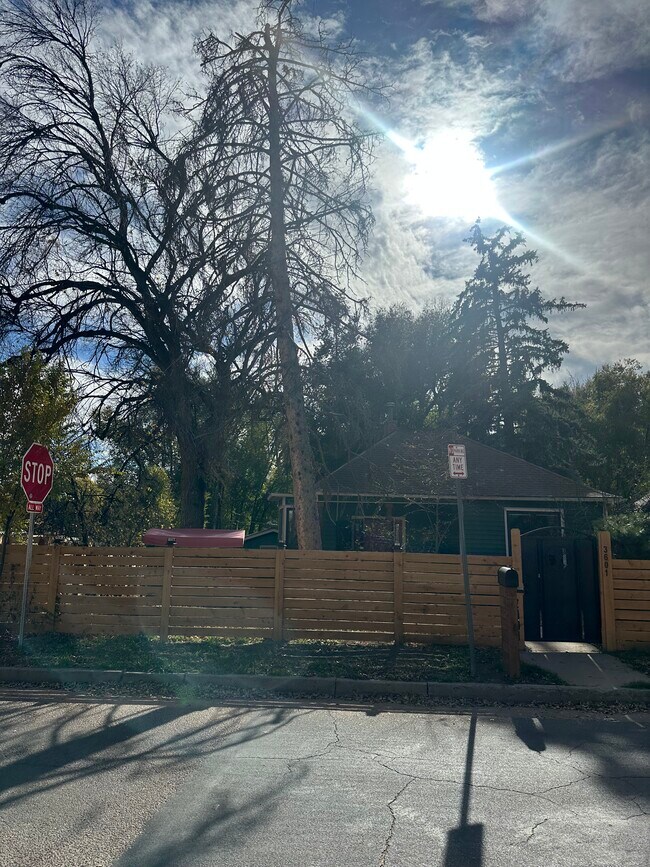 Building Photo - 3601 W Pikes Peak Ave