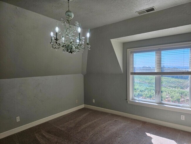 Building Photo - 4Bd/5Ba Multi Story Home - For viewing by ...