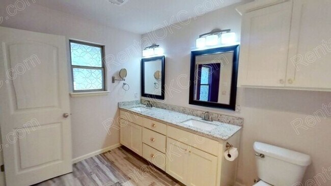 Building Photo - Great 3 bed 2 Bath on the West side.