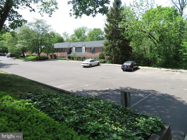 Building Photo - 126 Berwick Pl