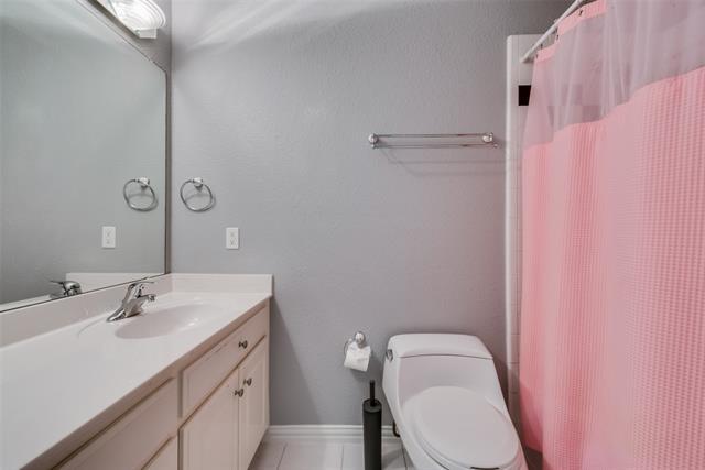 Building Photo - 2435 Waterside Dr