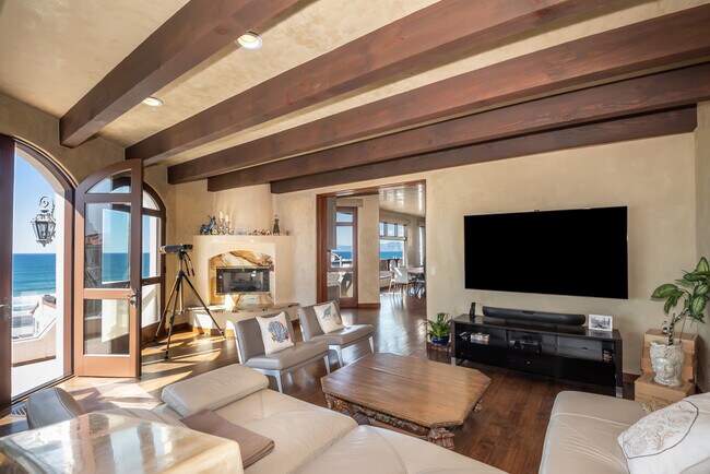 Building Photo - 221 30th St