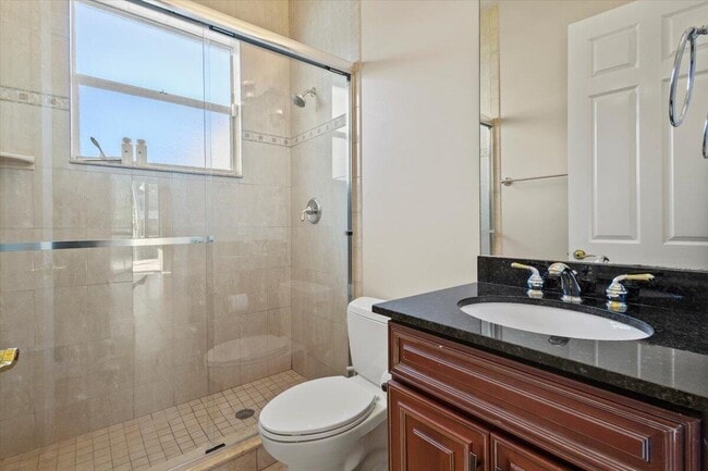 Building Photo - 5829 NW Zenith Dr