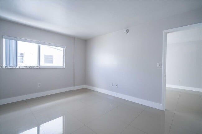 Building Photo - 1986 Biarritz Dr