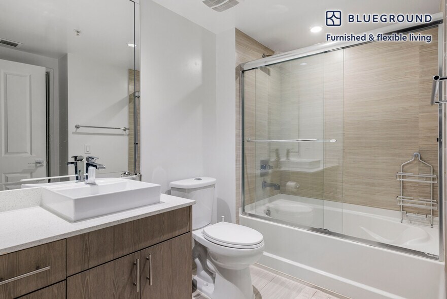 Building Photo - 3880 NE 6th Ave