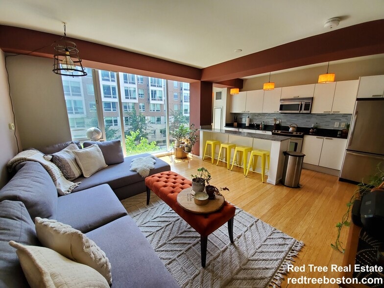 Building Photo - 2 Earhart St