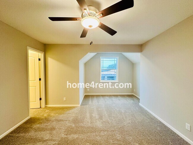 Building Photo - Nearly New Luxury Home in Blue Valley Schools!