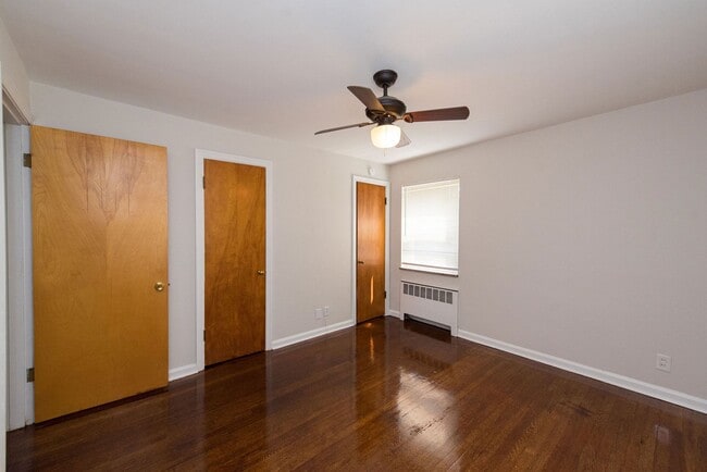 Building Photo - Extra Spacious Top Unit Duplex