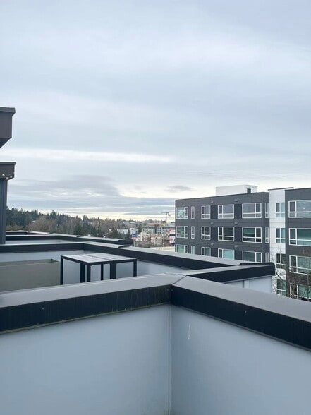 Building Photo - 11208 Pinehurst Way NE