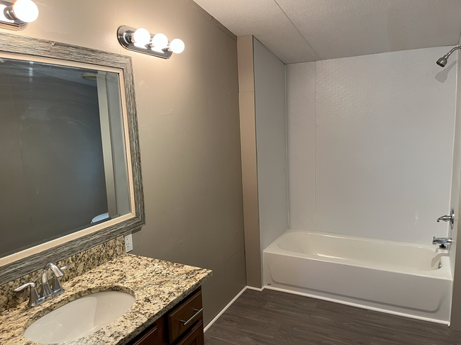 Building Photo - 7036 Mountain Ridge SE