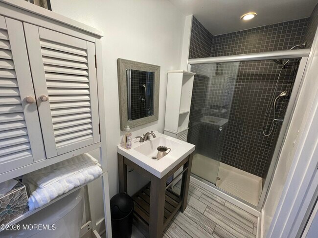 Building Photo - 90 Poplar Ave