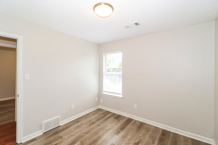 Building Photo - 1095 Cross Meadow Rd