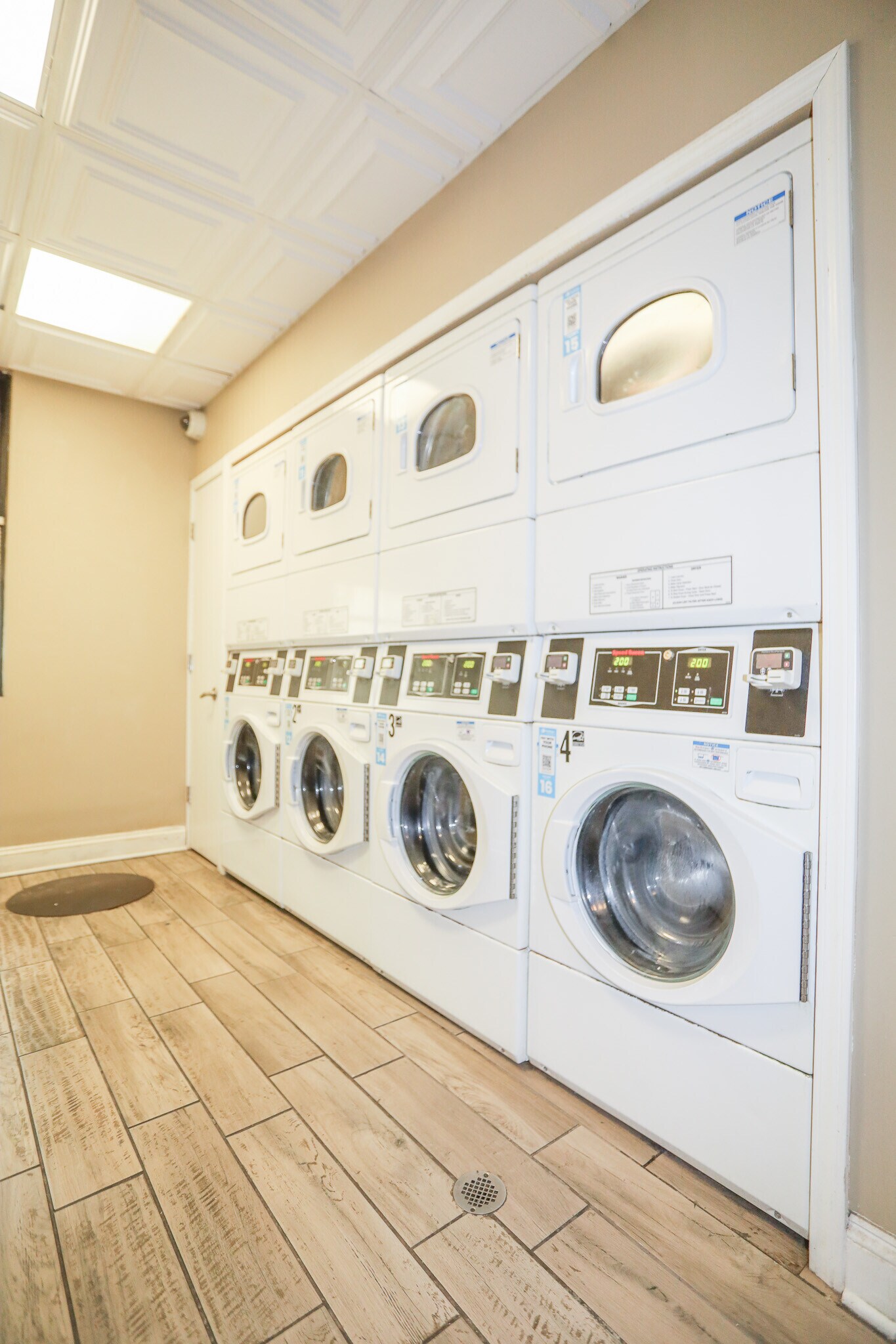 Building Photo - 5320 S Cornell Ave