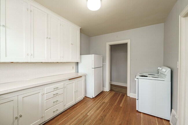 Building Photo - Rushbanks