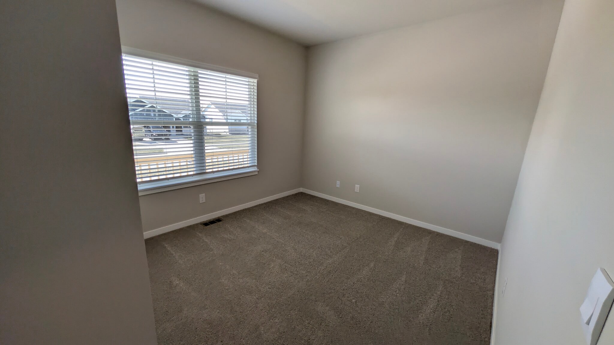 Building Photo - 449 Meadows Ct