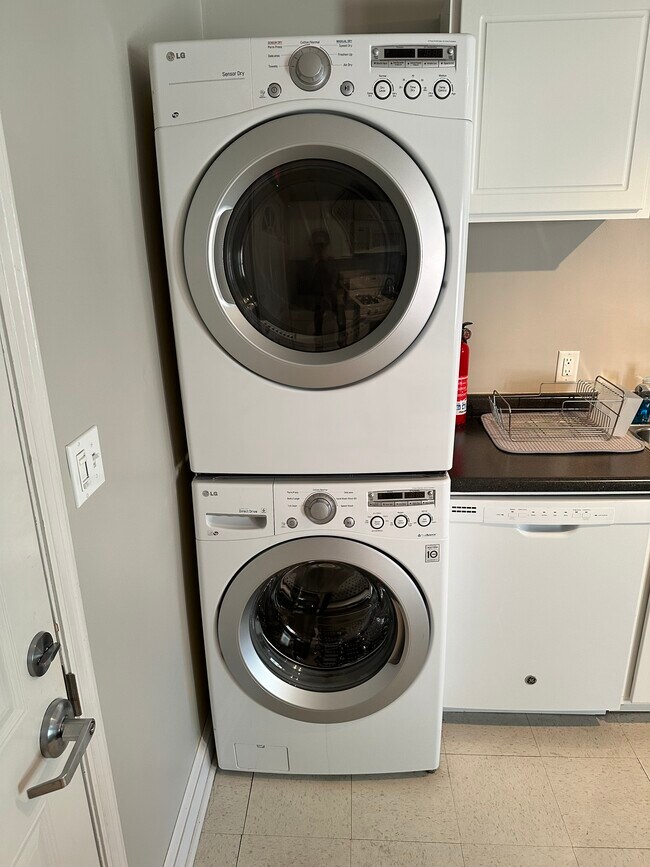 Building Photo - 4008 Minnehaha Ave