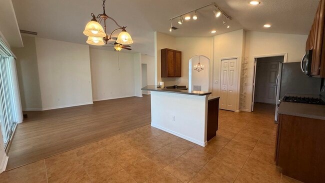 Building Photo - 515 South Valencia Cir SW