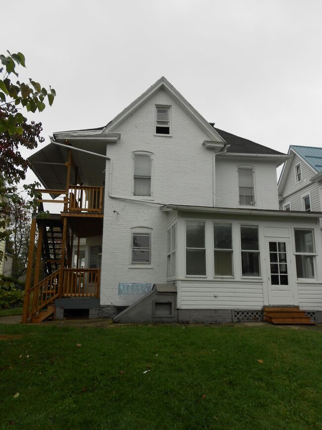Building Photo - 217 W. Second St