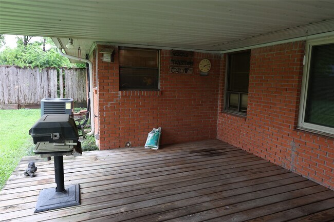Building Photo - 4018 Nenana Dr