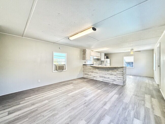 Building Photo - 6519 Sandra Dr