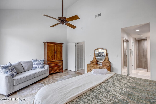 Building Photo - 810 Spinnakers Reach Dr