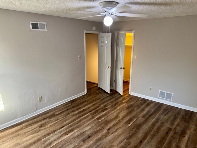 Building Photo - 122 York Haven Dr