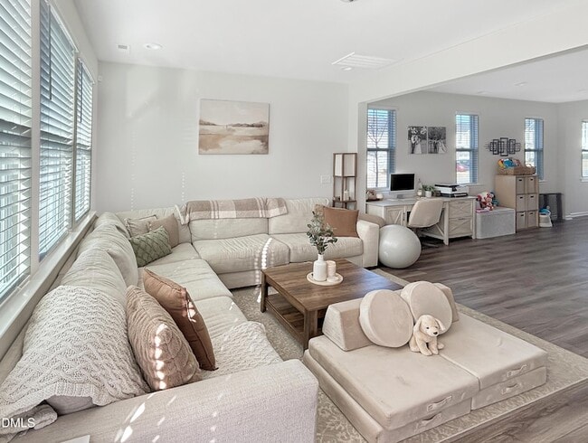 Building Photo - 779 Creekway Dr