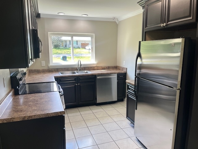 Kitchen with stainless appliances - 4716 McCahill Rd