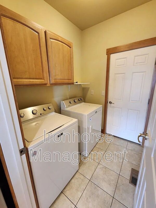 Building Photo - 2685 Typha Court