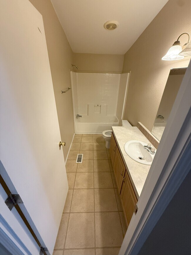 Building Photo - 1632 Sierra Vista Dr