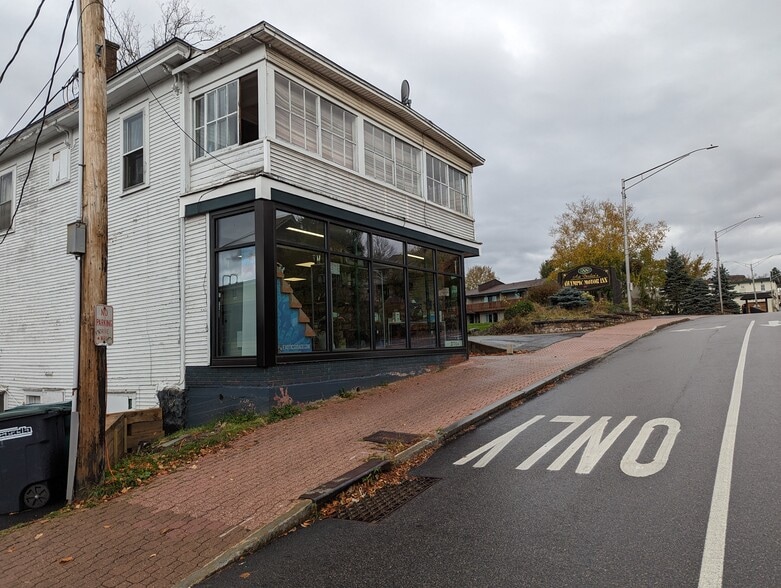 Building Photo - 2776 Main St