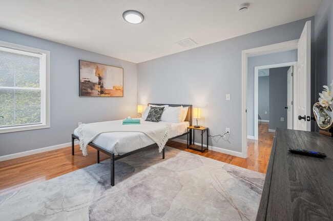 Building Photo - 109 Flora St