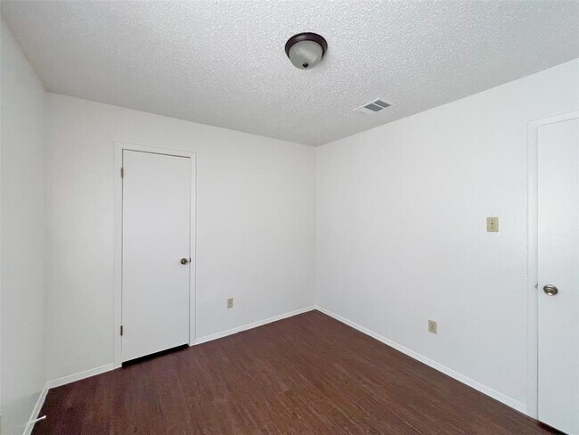 Building Photo - 1749 Cricket Hollow Dr