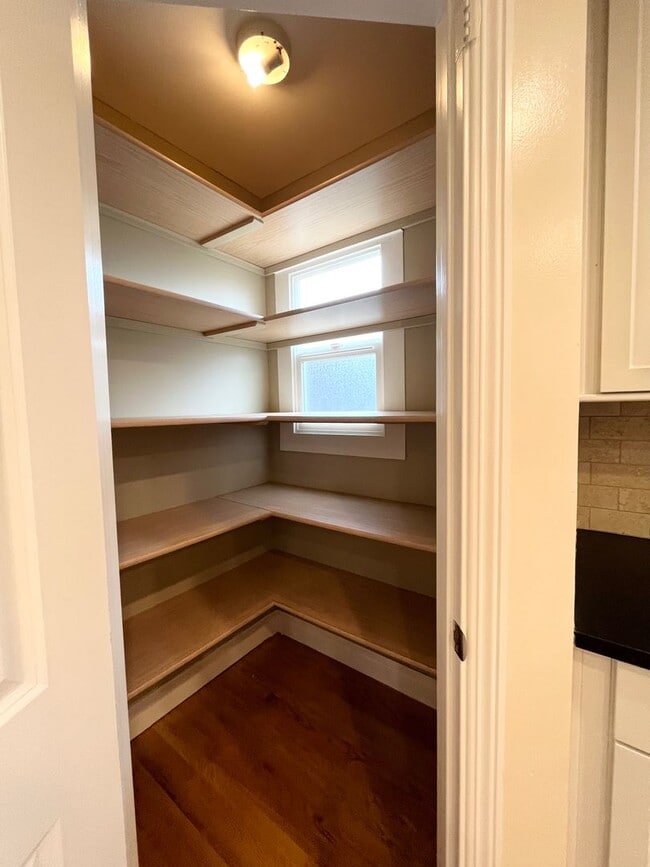 Building Photo - Spacious and Centrally Located, Pet Friend...