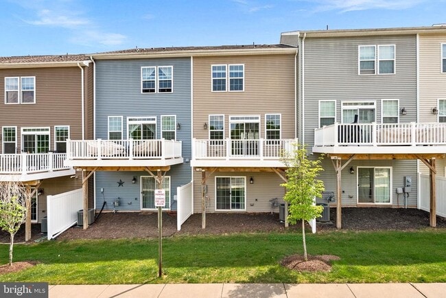 Building Photo - 15292 Westham Ct